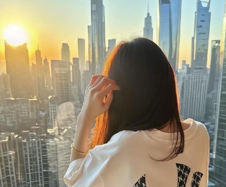 日本25岁女子同时拥有30个糖爹，年赚超